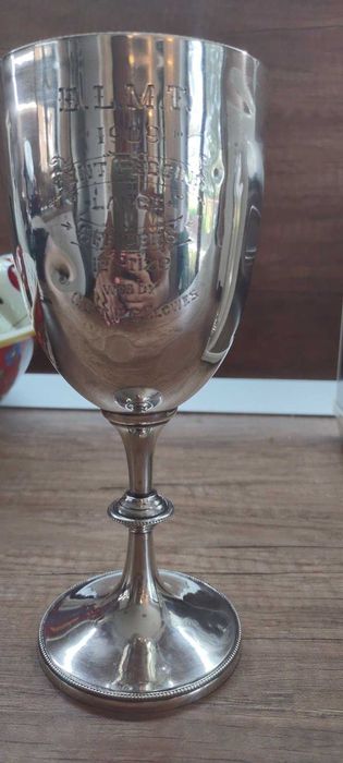 Продавам уникален сребърен бокал на Английски сребърник от Честър