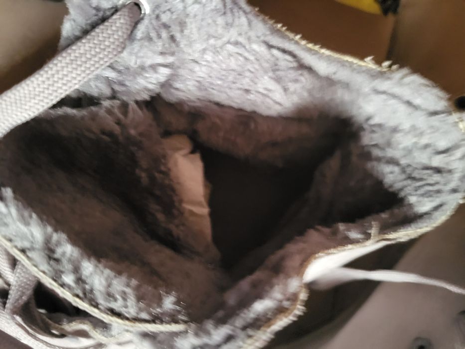 Ghete scurte, gri, căptușite cu blană