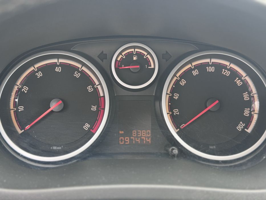 Opel Corsa volan incalzit si scaune incalzite km reali