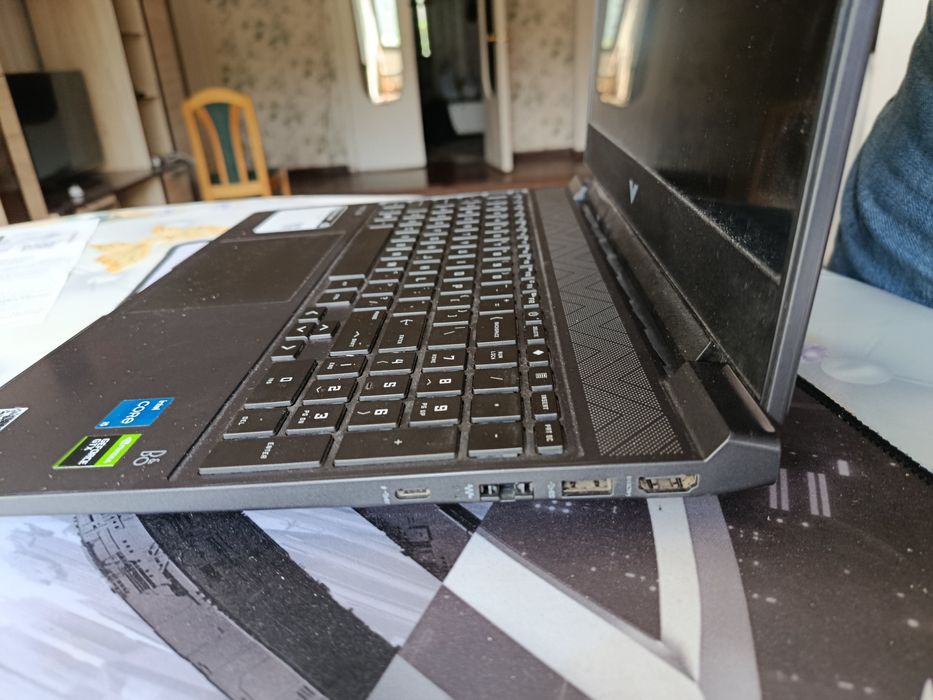 HP victus core i5 20/512