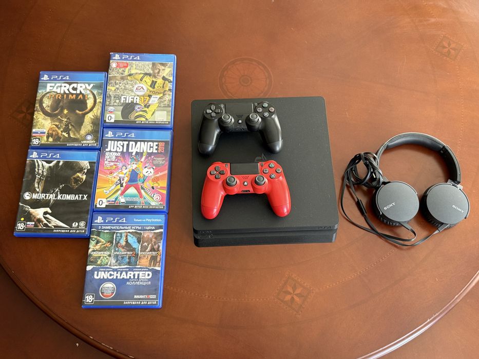 PS4 Slim 500 GB.