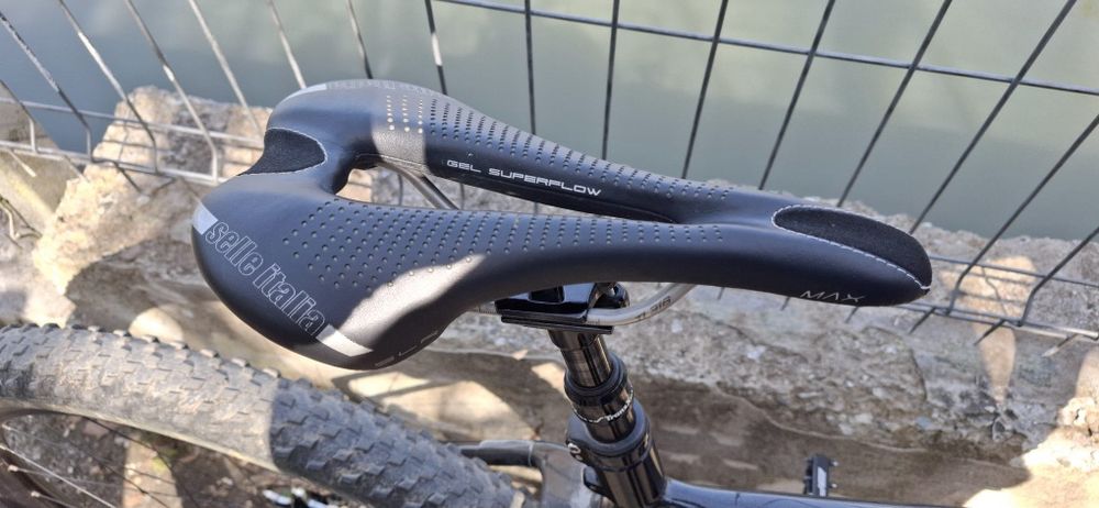 Bicicleta MTB full carbon
