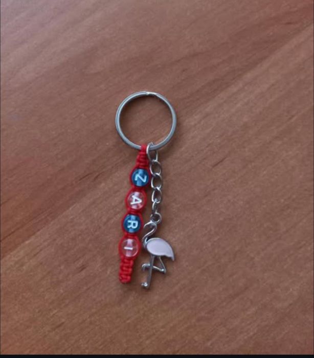 Ръчно изработени гривни и ключодържатели.