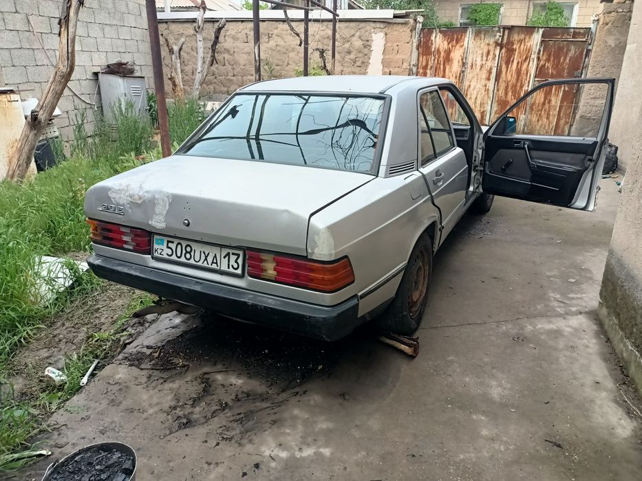 мерседес 190 2.0л 1986г