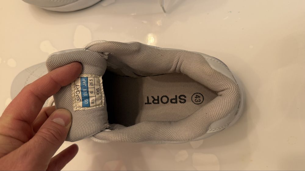 Vand adidasi Sport noi cu eticheta marimea 43 ieftin