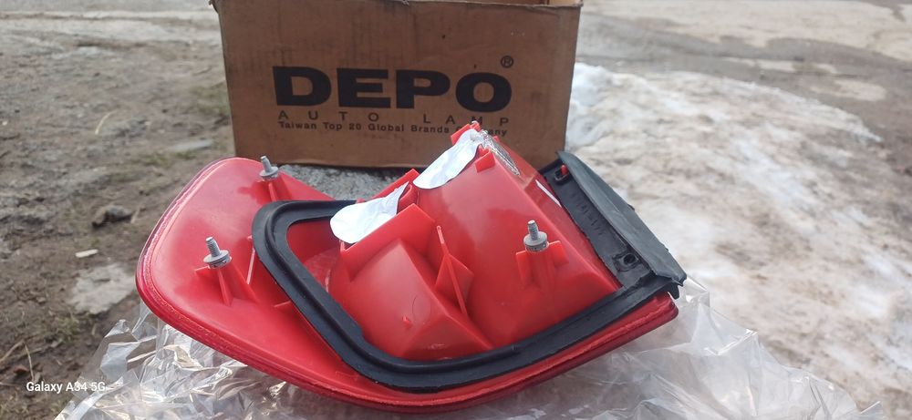 Audi b4 - Заден десен стоп с мигач чисто нов.