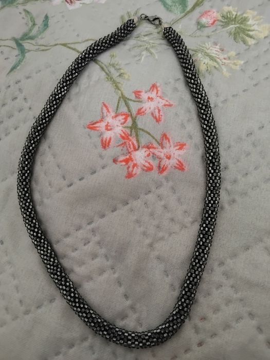 Колье из бисера,