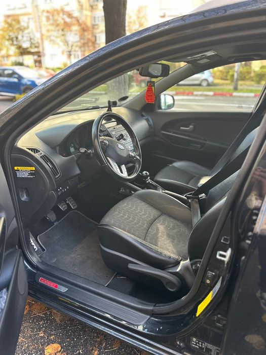 Utilizat Kia Ceed 2011 luna 12