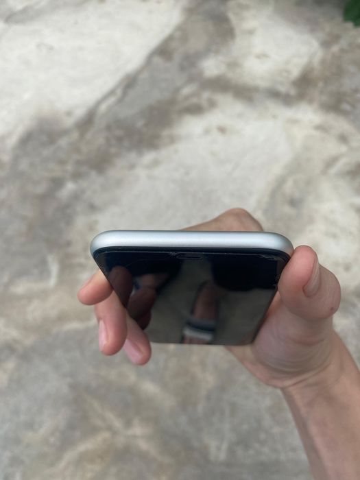 IPhone 11 с гарантией