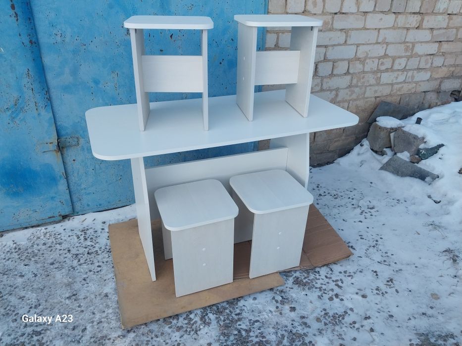 НОВЫЕ Стол и 4табуретки в комплекте