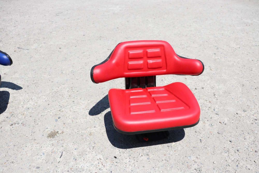 Scaun Nou Universal pentru Tractor cu Garantie AgroMir Livrare Oriunde