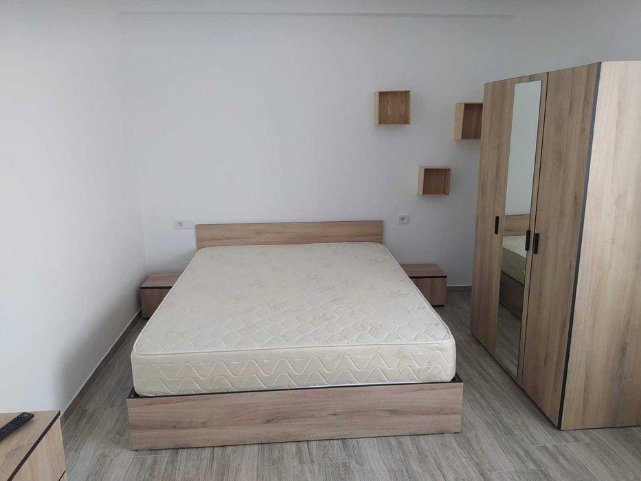 Ofer spre închiriere apartament cu trei camere Târgu Neamț