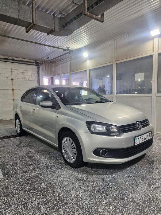 Volkswagen      polo