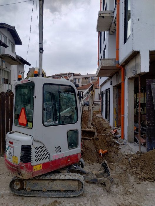 Услуги с мини багер, мини челен товарач и тристранен самосвал с кран