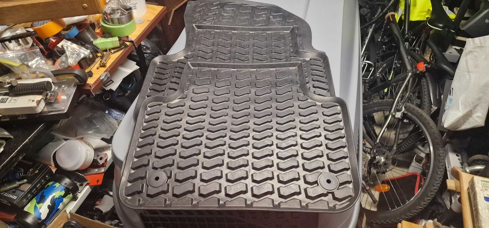 Audi Q7 -гумени стелки