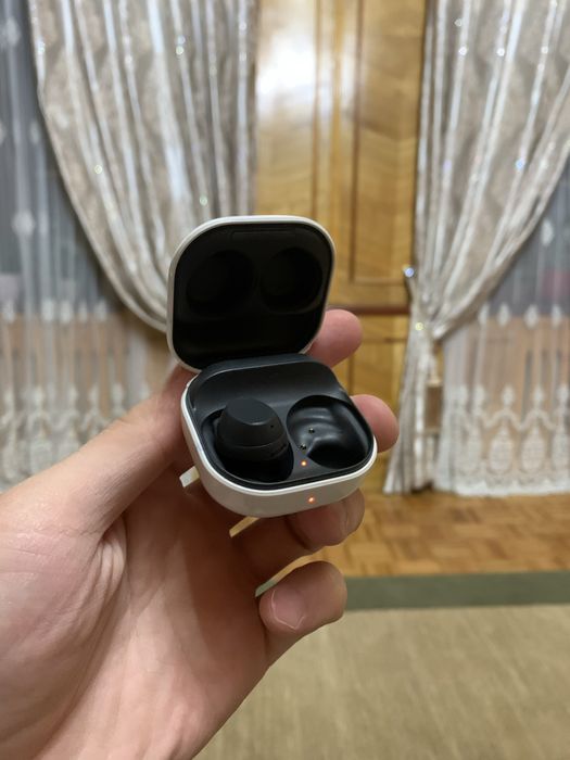 Кейс от наушников Samsung Buds