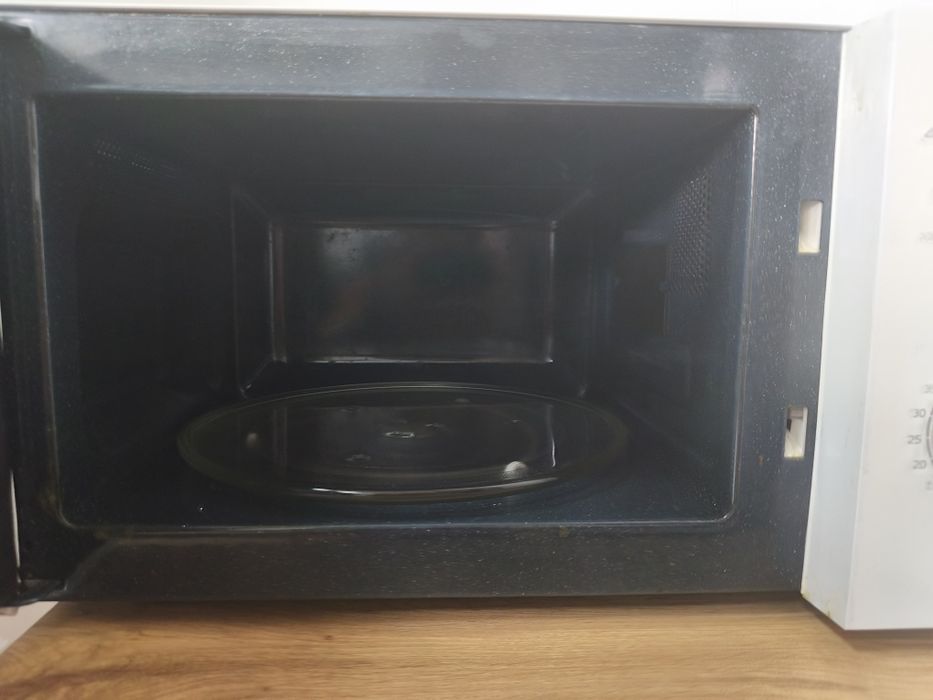 Продам микроволновую печь Samsung ME81ARW