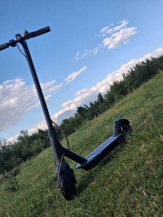 De vânzare trotineta merge foarte bine