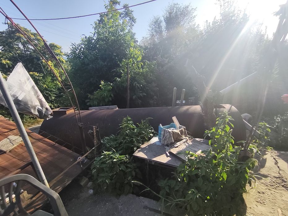 Продавам Метална цистерна със стойка