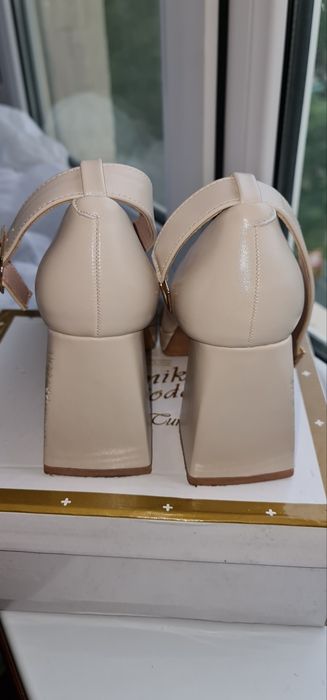 продам женские туфли