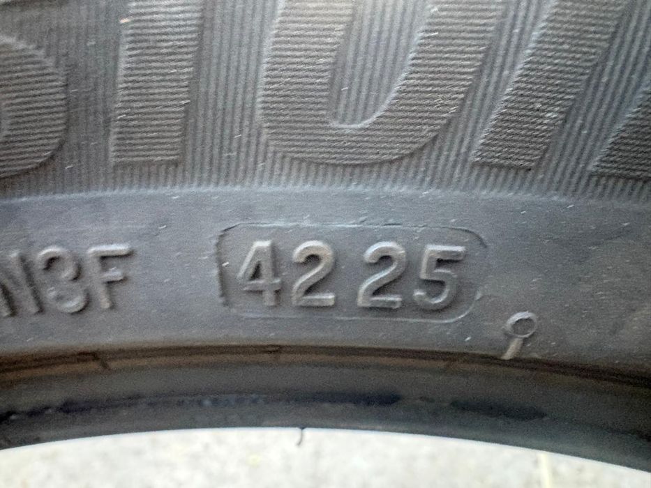 Vand 2 anvelope de iarna 225 50 R18 Bridgestone