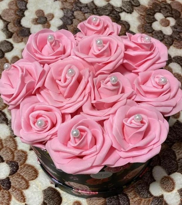 Кутия с вечни рози и перлички