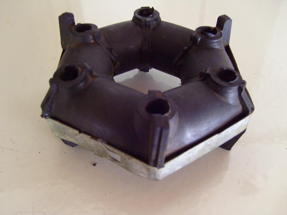 Основа задна броня за FORD FOCUS, каре, селенови втулки за ВАЗ.