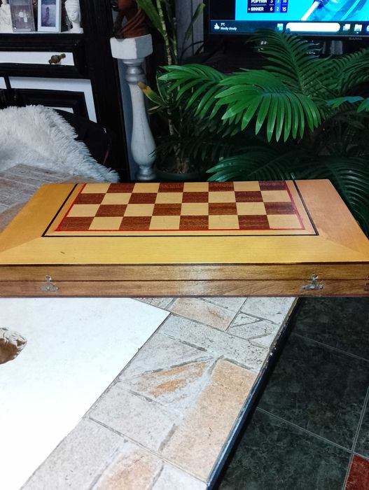 Шах-табла48/48см с дървени фигури и пулове