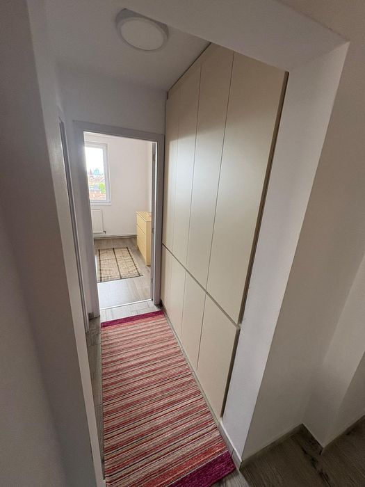 Închiriez apartament