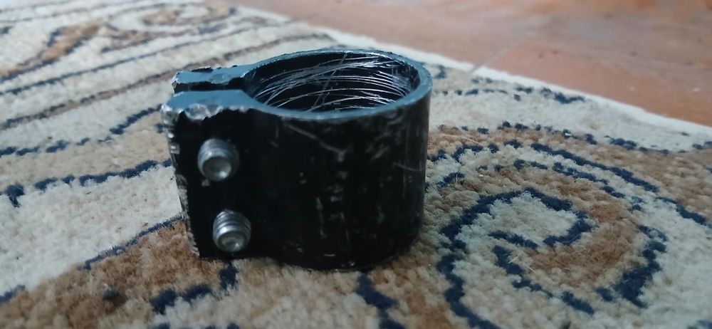 Зажим для трюкового самоката
