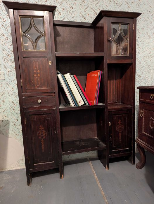 Bibliotecă veche din lemn masiv cu vitralii – piesă autentică, rară