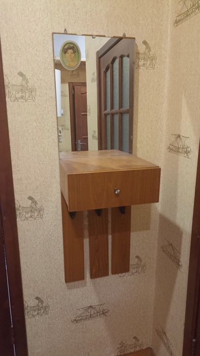 Мини вешалка с зеркалом