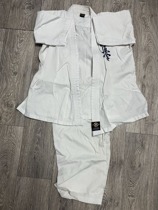 Продается кимоно для каратэ