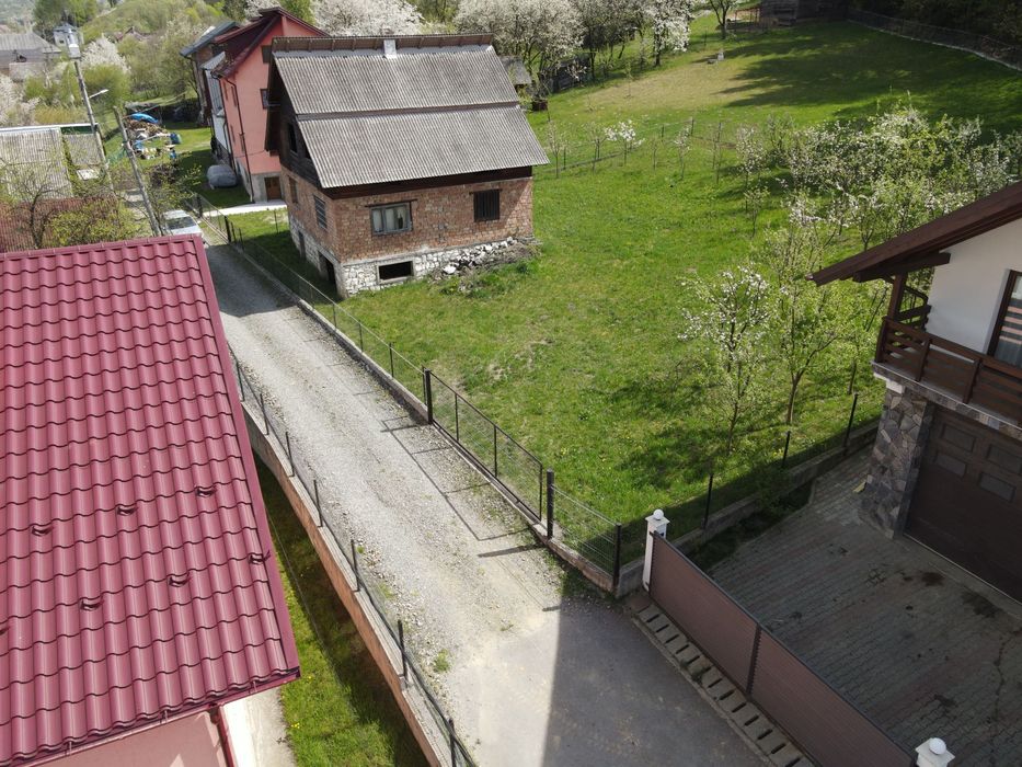 Casa la rosu + teren Borsa MM