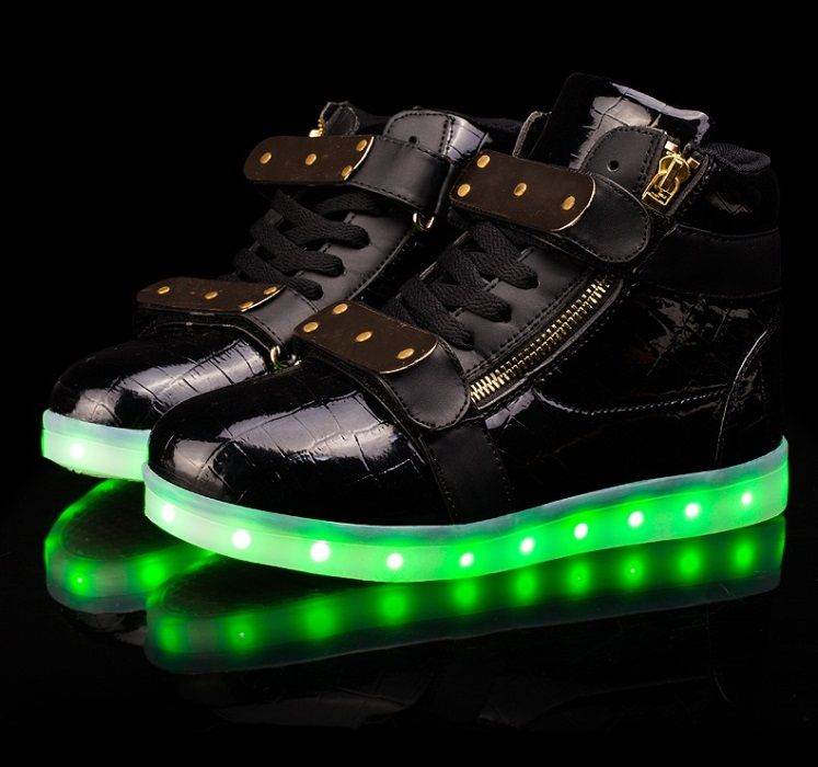 ЛедОбувки-Черни лачени боти със светещи подметки