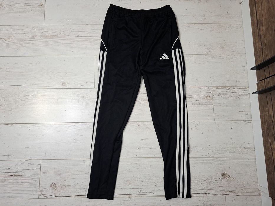 Adidas-Ориг. Детско долнище Ново!!!