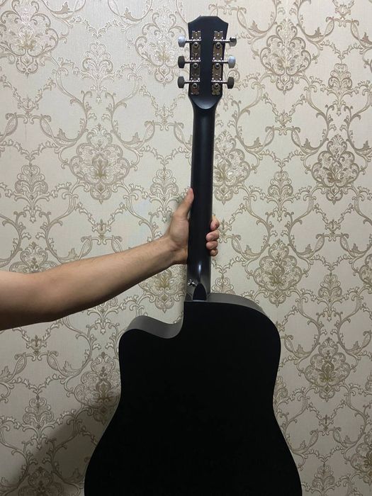 Gitara.          .