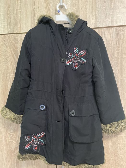 Зимно палто, черно с бродерия, 7-9год.