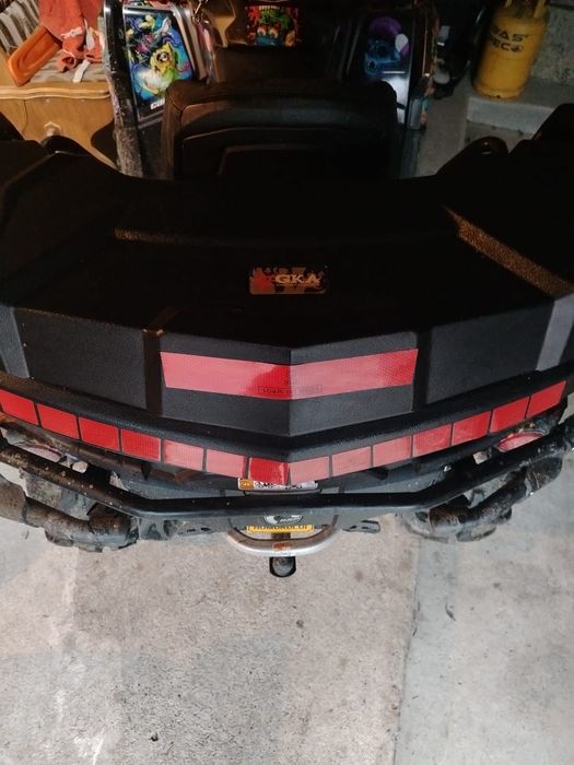 Vând sau schimb ladă de depozitare pentru can-am.