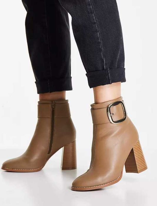 Botine scurte cu toc gros si catarama Asos