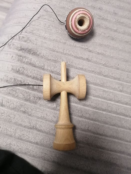 Vând kendama strogo neopolitan chocolate