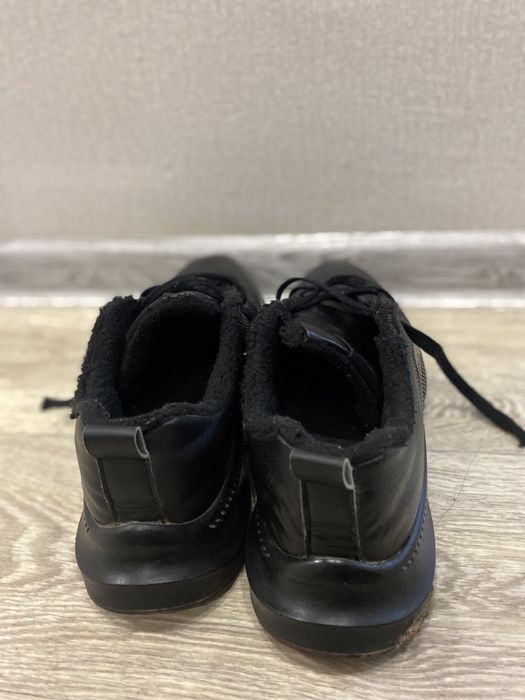 Срочно продам кроссовки