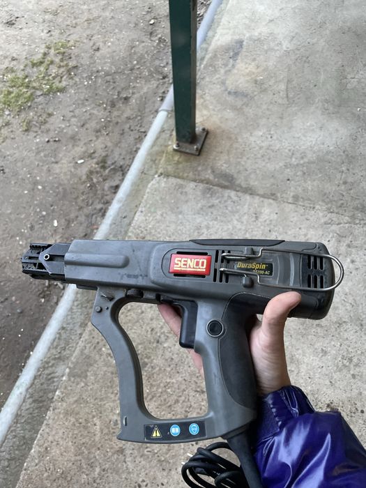 Senco DuraSpin DS200-AC – Șurubelniță automată pentru bandă