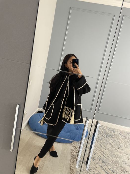 Дизайнерские пальто с шарфом