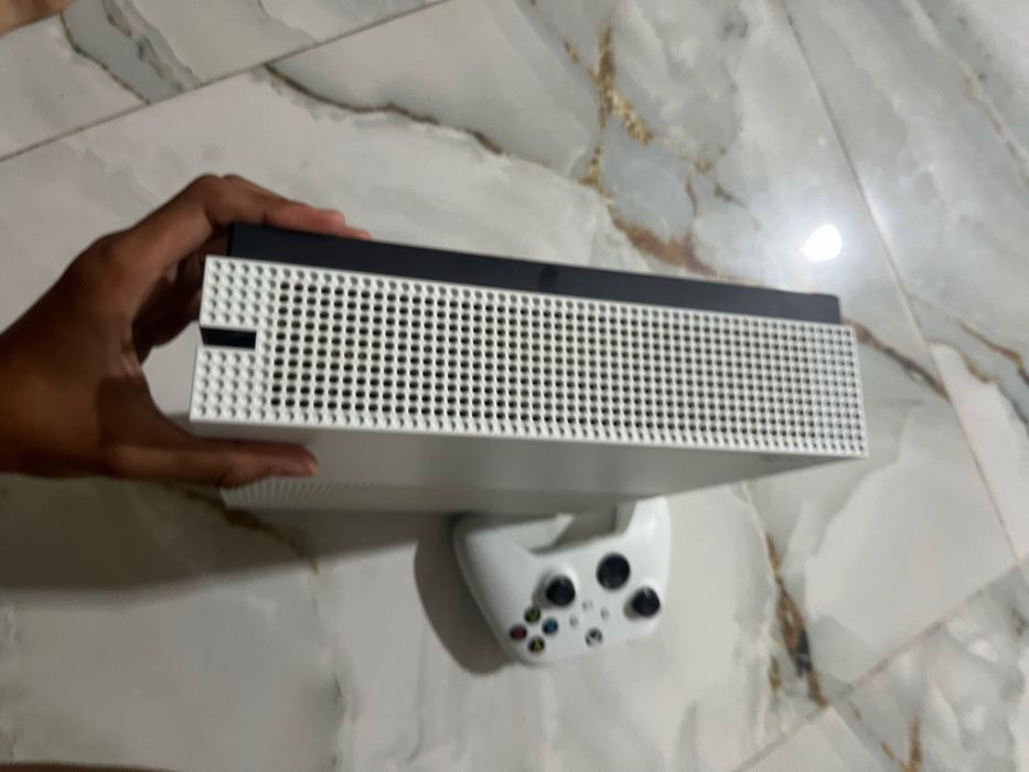 Vand sau schimb xbox one 1t