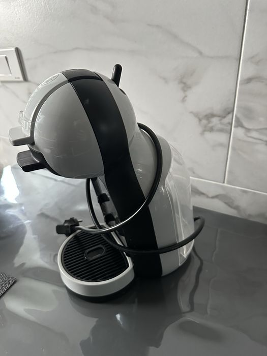 Aparat de cafea DeLonghi cu capsule Dolce Gusto