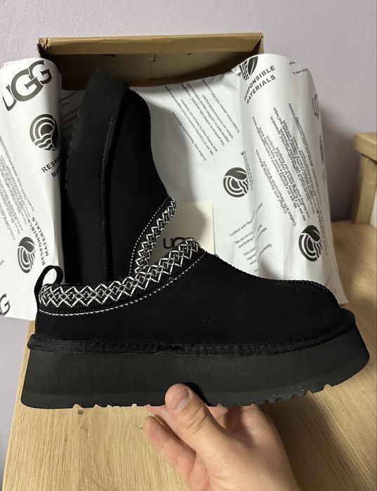 UGG Tazz Black.
