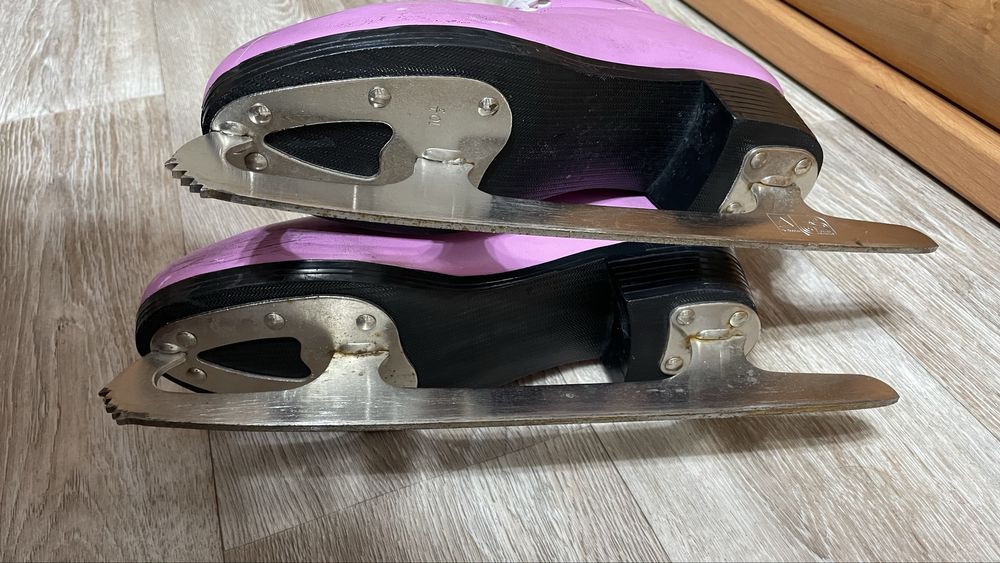 Продам коньки б/у