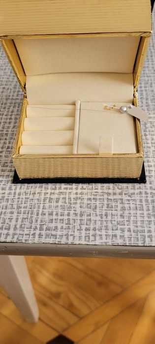 Шкатулка для ювелирных изделий