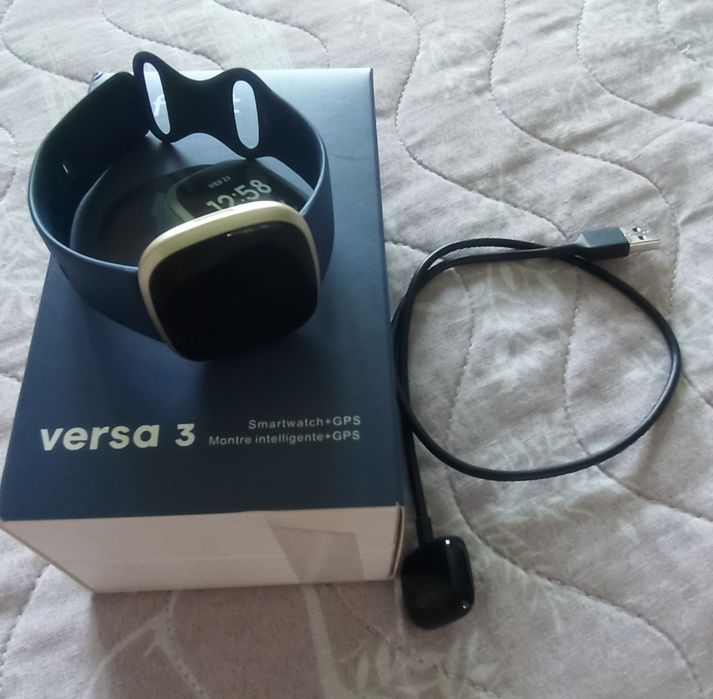 Smart часовник Fitbit Versa 3